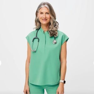 Figs Rafaela Surgical Green Scrub Top